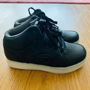 SKECHERS Kids Size 13 New No Tags.